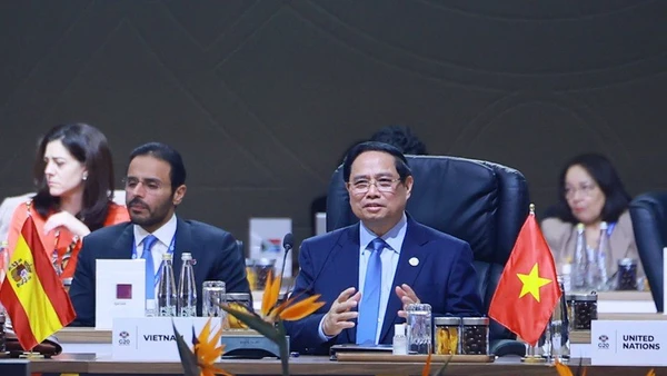 Thủ tướng Phạm Minh Chính chia sẻ, đánh giá và đề xuất quan trọng tại Hội nghị để cùng các nước đóng góp xây dựng một trật tự kinh tế quốc tế và hệ thống quản trị kinh tế toàn cầu công bằng, bao trùm và bền vững. (Ảnh: VGP/Nhật Bắc)