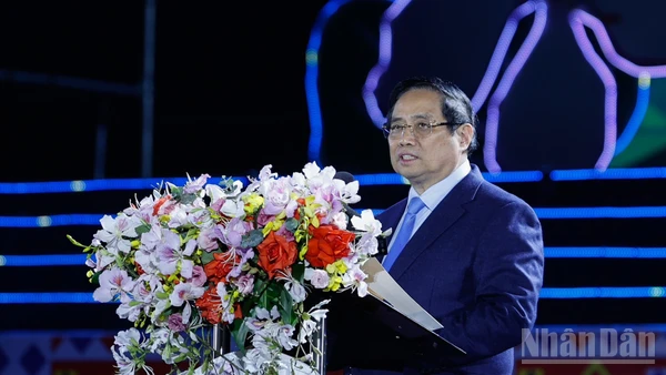 Thủ tướng Chính phủ Phạm Minh Chính phát biểu ý kiến tại lễ khai mạc Lễ hội Hoa Ban năm 2026. (Ảnh: Nhật Bắc/VGP)