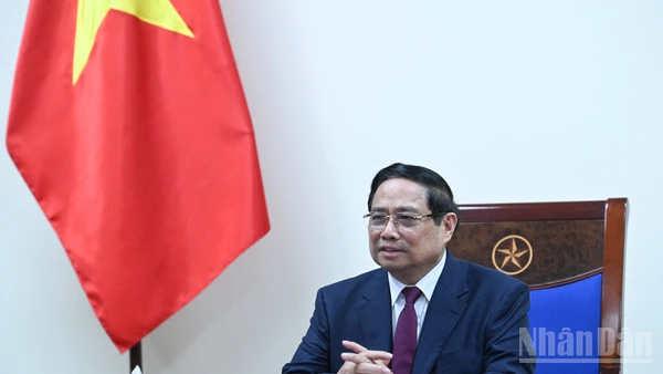 Thủ tướng Chính phủ Phạm Minh Chính điện đàm với Thủ tướng Algeria Sifi Ghrieb. (Ảnh: Trần Hải)