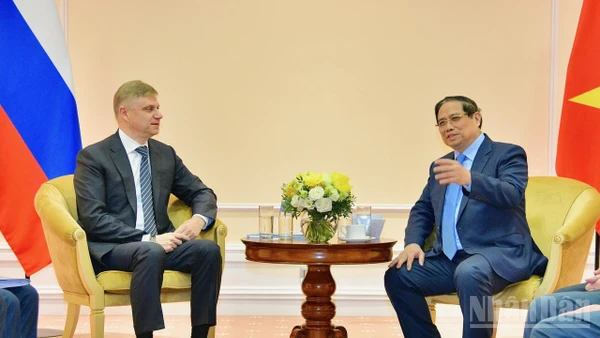 Thủ tướng Phạm Minh Chính tiếp ông Belozerov Oleg Valentinovich, Tổng Giám đốc, Chủ tịch Hội đồng quản trị Công ty cổ phần Đường sắt Nga. (Ảnh: THANH GIANG)