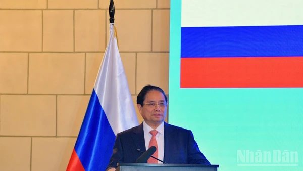 Thủ tướng Chính phủ Phạm Minh Chính phát biểu ý kiến tại Diễn đàn Doanh nghiệp Việt Nam-Liên bang Nga. (Ảnh: THANH GIANG)