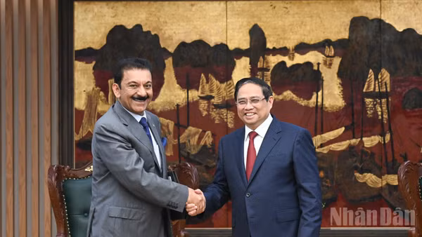 Thủ tướng Chính phủ Phạm Minh Chính và ông Yousef Ashour Al-Sabbagh, Đại sứ Kuwait tại Việt Nam. (Ảnh: Trần Hải)