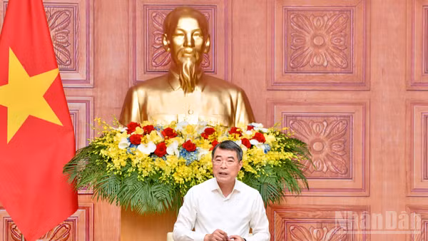 Thủ tướng Chính phủ Lê Minh Hưng phát biểu ý kiến kết luận cuộc làm việc với một số bộ, ngành về phương hướng, nhiệm vụ trọng tâm thời gian tới. (Ảnh: THANH GIANG)