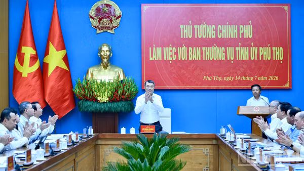 Thủ tướng Chính phủ Lê Minh Hưng chủ trì cuộc làm việc với Ban Thường vụ Tỉnh ủy Phú Thọ. (Ảnh THANH GIANG)