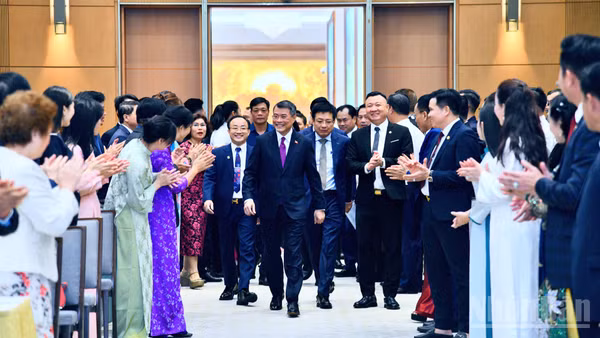 Thủ tướng Chính phủ Lê Minh Hưng tới dự Hội nghị Thường trực Chính phủ với cộng đồng doanh nghiệp. (Ảnh: Thanh Giang)