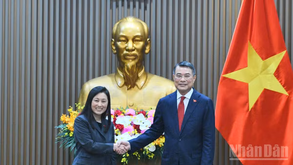Thủ tướng Chính phủ Lê Minh Hưng và Đại sứ Hoa Kỳ tại Việt Nam Jennifer Wicks. (Ảnh: THANH GIANG)