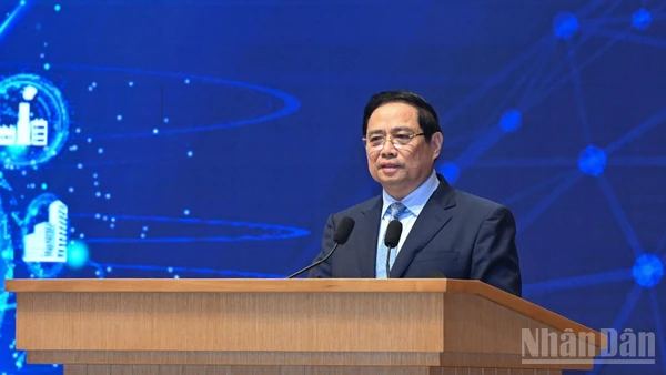 Thủ tướng Chính phủ Phạm Minh Chính phát biểu ý kiến tại Diễn đàn quốc gia phát triển kinh tế số và xã hội số lần thứ III. (Ảnh: Trần Hải)
