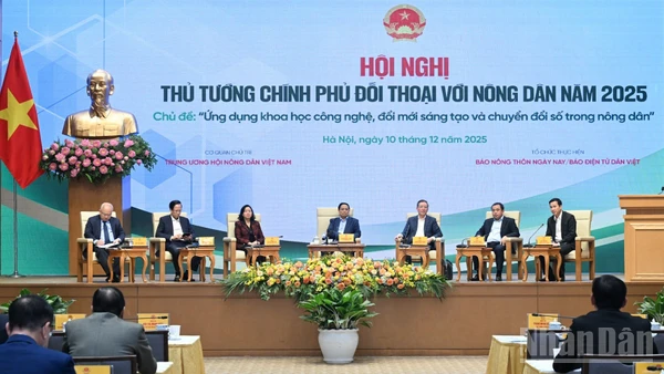 Thủ tướng Phạm Minh Chính chủ trì Hội nghị Thủ tướng Chính phủ đối thoại với nông dân năm 2025. (Ảnh: Trần Hải)