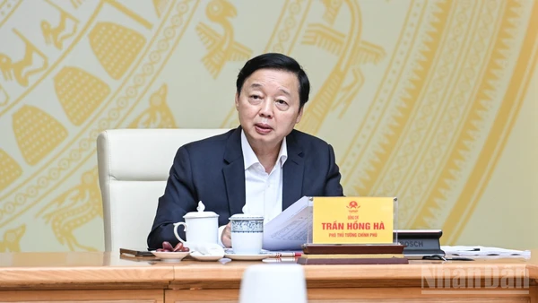 Phó Thủ tướng Chính phủ Trần Hồng Hà chủ trì Phiên họp thứ 27 của Ban Chỉ đạo Quốc gia về IUU. (Ảnh: TRẦN HẢI)