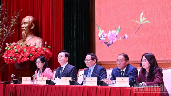 Thủ tướng Chính phủ Phạm Minh Chính chủ trì buổi làm việc với Bộ Văn hóa, Thể thao và Du lịch. (Ảnh: TRẦN HẢI)