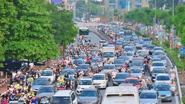 Thủ tướng Chính phủ yêu cầu không để xảy ra ùn tắc giao thông kéo dài trên các tuyến đường vào trung tâm Hà Nội và Thành phố Hồ Chí Minh. (Ảnh: VGP)