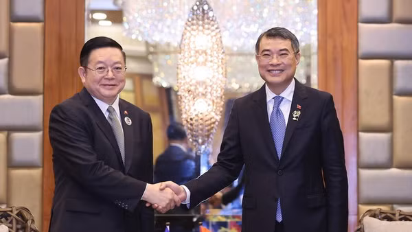 Thủ tướng Chính phủ Lê Minh Hưng tiếp Tổng thư ký ASEAN Kao Kim Hourn. (Ảnh: VGP/Nhật Bắc)