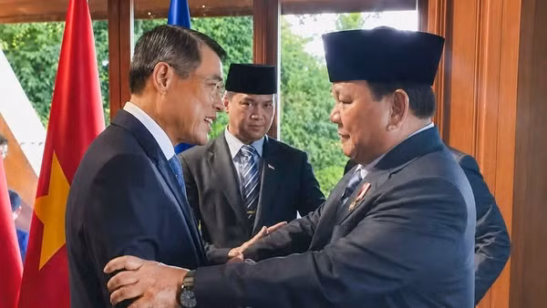 Thủ tướng Chính phủ Lê Minh Hưng gặp Tổng thống Indonesia Prabowo Subianto. (Ảnh: VGP)