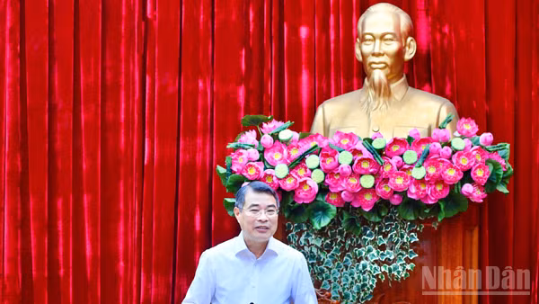 Thủ tướng Chính phủ Lê Minh Hưng chủ trì cuộc làm việc với Ban Thường vụ Tỉnh ủy Vĩnh Long. (Ảnh: Thanh Giang)