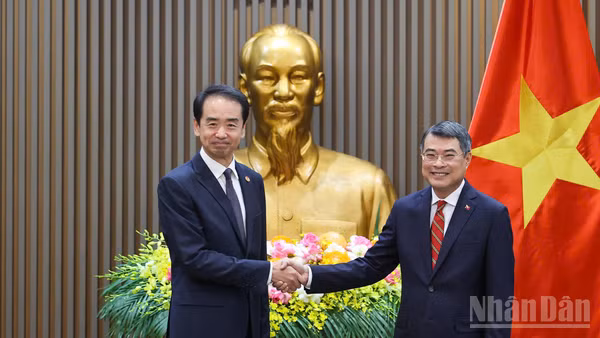 Thủ tướng Chính phủ Lê Minh Hưng và Đại sứ Trung Quốc tại Việt Nam Hà Vĩ. (Ảnh: THANH GIANG)