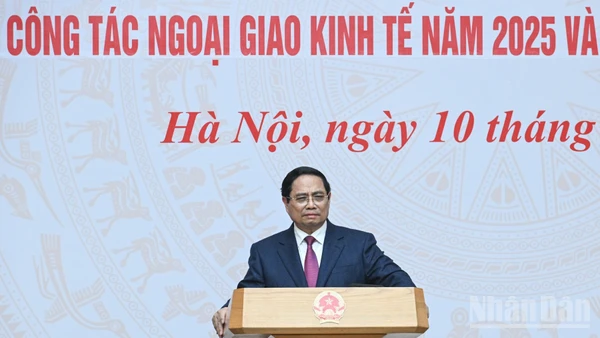 Thủ tướng Chính phủ Phạm Minh Chính phát biểu ý kiến chỉ đạo Hội nghị với các Đại sứ, Trưởng Cơ quan đại diện Việt Nam ở nước ngoài về tổng kết công tác ngoại giao kinh tế năm 2025 và kế hoạch triển khai nhiệm vụ năm 2026. (Ảnh: TRẦN HẢI)