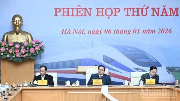 Thủ tướng Chính phủ Phạm Minh Chính chủ trì Phiên họp thứ năm Ban Chỉ đạo các công trình trọng điểm, dự án quan trọng quốc gia lĩnh vực đường sắt. (Ảnh: Trần Hải)