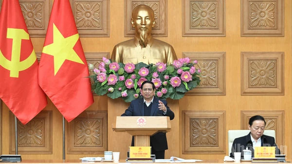 Thủ tướng Chính phủ Phạm Minh Chính chủ trì cuộc họp đánh giá tiến độ thực hiện "Chiến dịch Quang Trung". (Ảnh: TRẦN HẢI)