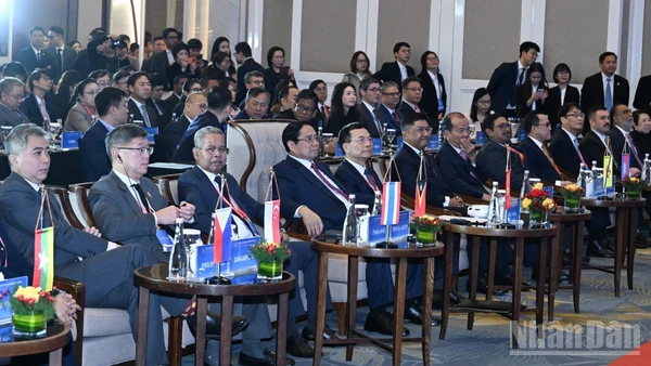 Thủ tướng Chính phủ Phạm Minh Chính và các quan chức, đại biểu dự Hội nghị Quan chức Cao cấp số ASEAN (ADGSOM) lần thứ 6 và các Hội nghị liên quan. (Ảnh: Trần Hải)