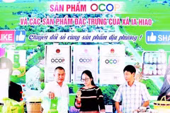 Lãnh đạo xã Ia Hiao, tỉnh Gia Lai phát trực tiếp bán nông sản gây quỹ khuyến học.