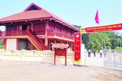Nhà văn hóa xóm Bản Đông, xã Hợp Thành được xây dựng với kiến trúc của dân tộc Tày đã khơi dậy các hoạt động văn hóa truyền thống ở địa phương.
