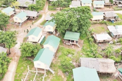 Những ngôi nhà mới vững chãi và ấm cúng đã làm thay đổi các bản làng vùng cao Quảng Trị.