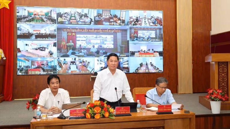 Đồng chí Trần Quốc Nam, Chủ tịch Ủy ban nhân dân tỉnh phát biểu tại cuộc họp.