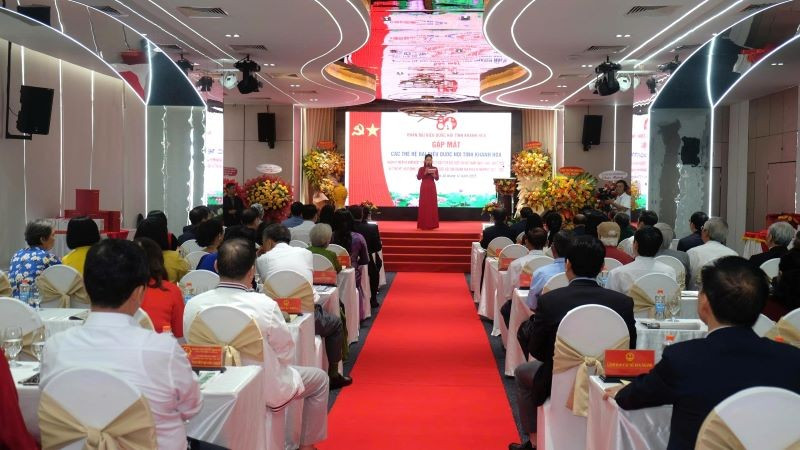 Toàn cảnh buổi gặp mặt các thế hệ đại biểu Quốc hội tỉnh Khánh Hòa.