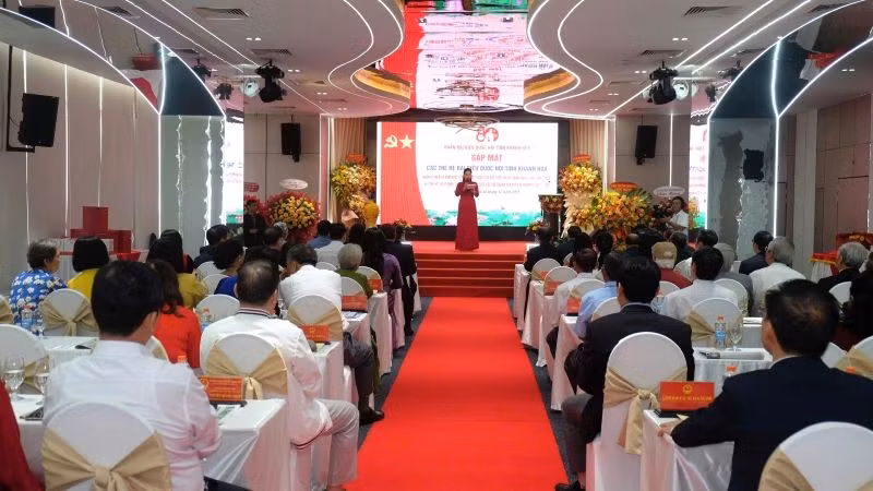 Toàn cảnh buổi gặp mặt các thế hệ đại biểu Quốc hội tỉnh Khánh Hòa.