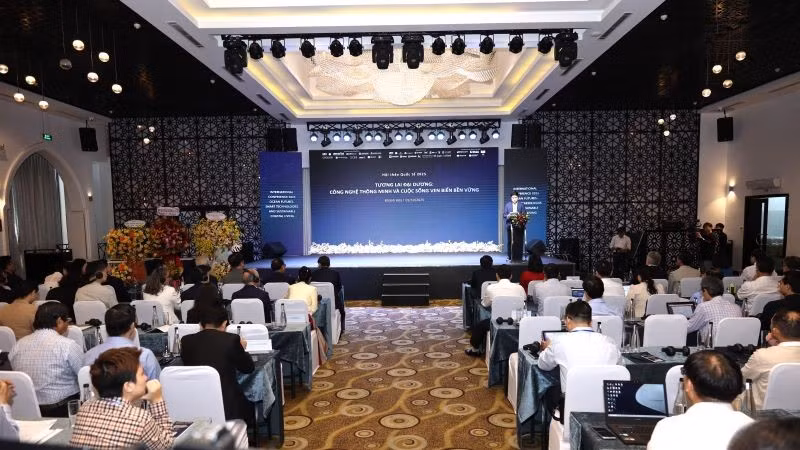 Toàn cảnh hội thảo "Tương lai đại dương 2025" tại Khánh Hòa. 