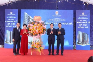 Lãnh đạo tỉnh Phú Thọ chúc mừng chủ đầu tư dự án.