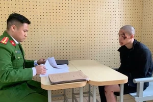 Đối tượng Nguyễn Anh Tuấn làm việc với cơ quan công an.