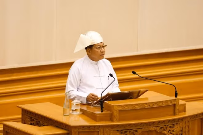 Tổng thống Myanmar Min Aung Hlaing chính thức tuyên thệ tổng thống ngày 10-4. (Ảnh: Xinhua)