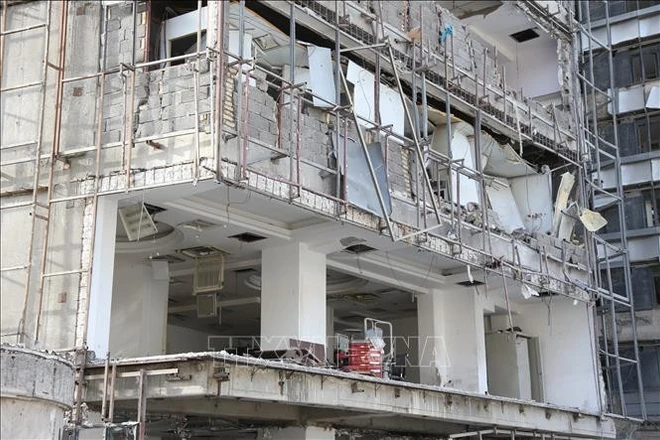 Bệnh viện bị phá hủy sau cuộc không kích tại Tehran, Iran, ngày 7/3/2026. (Ảnh: THX/TTXVN)