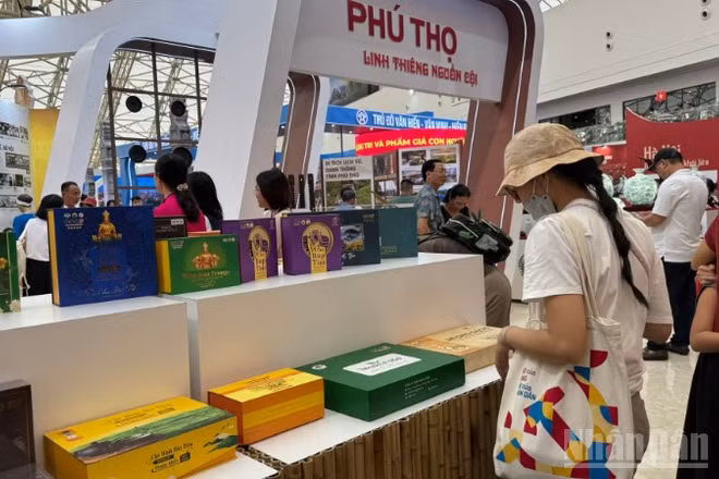 Tiêu dùng là một trong những động lực tăng trưởng của nền kinh tế Việt Nam. (Ảnh: TRUNG HƯNG)