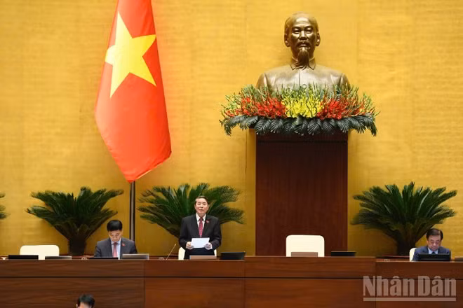 Phó Chủ tịch Quốc hội Nguyễn Đức Hải điều hành phiên họp sáng 8/12. (Ảnh: DUY LINH)
