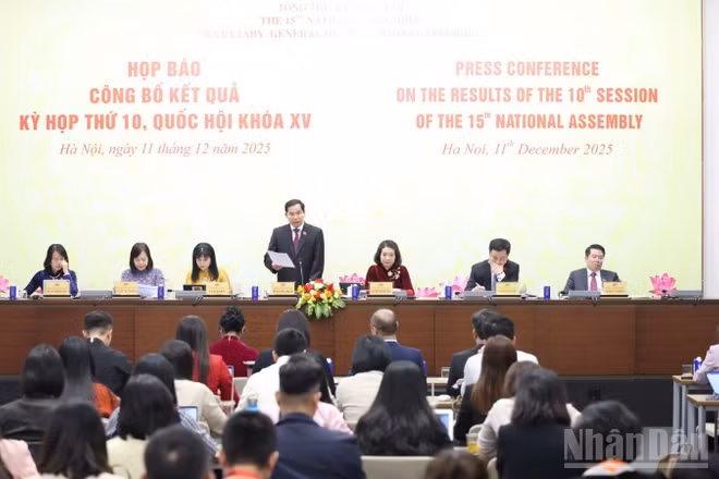 Quang cảnh họp báo công bố kết quả Kỳ họp thứ 10, Quốc hội khóa XV. (Ảnh: DUY LINH)
