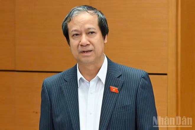 Bộ trưởng Giáo dục và Đào tạo Nguyễn Kim Sơn phát biểu tại phiên thảo luận của Tổ đại biểu Quốc hội đoàn Hà Nội chiều 22/10/2025. (Ảnh: THỦY NGUYÊN)