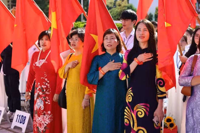 Giáo viên trong Lễ khai giảng năm học mới 2025-2026. (Ảnh minh họa: ĐẠI THẮNG)