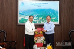 Đoàn công tác của Thành ủy Thành phố Hồ Chí Minh thăm tổ chức, cá nhân tiêu biểu đạo Công giáo tại Lâm Đồng.