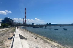 Đoạn kè bờ biển đã thi công xong.