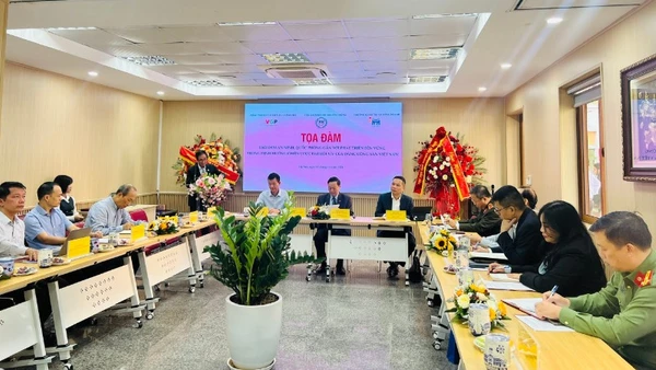 Toàn cảnh tọa đàm. 