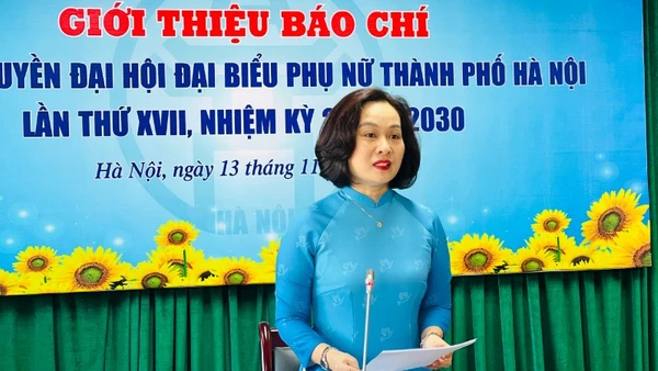Bà Phạm Thị Thanh Hương, Phó Chủ tịch Thường trực Hội Liên hiệp Phụ nữ Hà Nội, phát biểu tại cuộc họp báo.