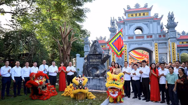 Dự án tu bổ, tôn tạo đền Định Công Hạ (đền Đầm Sen) đã hoàn thành và đang phát huy giá trị di tích hiệu quả. (Ảnh: HIỀN THU)