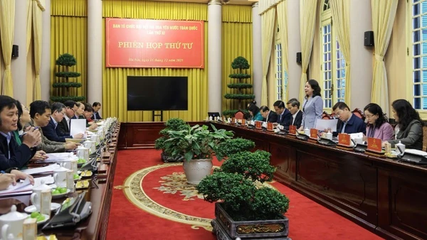 Quang cảnh phiên họp. 