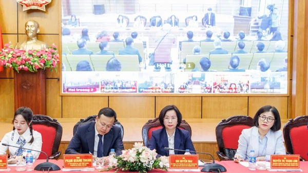 Các ứng viên báo cáo chương trình hành động và vận động bầu cử tại đơn vị bầu cử số 2.