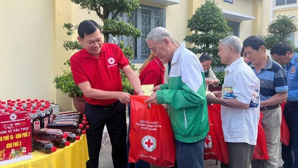 Phong trào "Tết Nhân ái" không chỉ hỗ trợ vật chất mà còn mang lại giá trị tinh thần, tạo không khí đón Xuân đầm ấm, gắn kết cộng đồng.