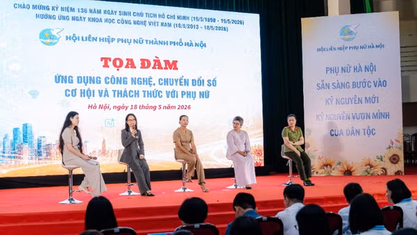 Tọa đàm “Ứng dụng công nghệ, chuyển đổi số - Cơ hội và thách thức đối với phụ nữ”.