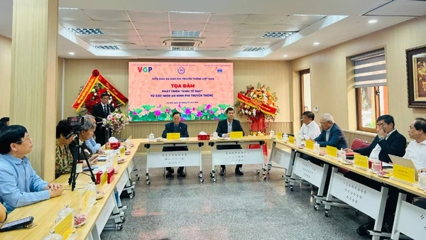 Toàn cảnh buổi tọa đàm. 