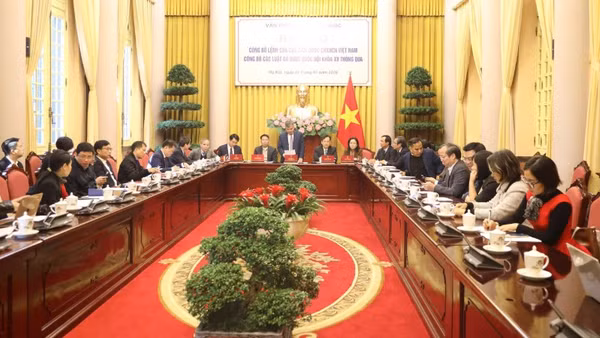 Quang cảnh buổi họp báo. 